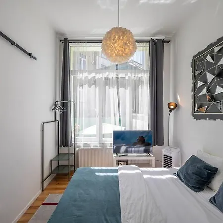 Superb 3 Bedroom & 3 Bathroom Duplex In Brussels City Centre Buitenkant foto